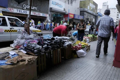 Empresarios tienen previsto iniciar una campaña callejera contra los ambulantes