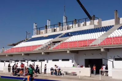 Tras entrenar en la cancha, el DT de Inglaterra se preguntó: ¿Se completará el estadio?
