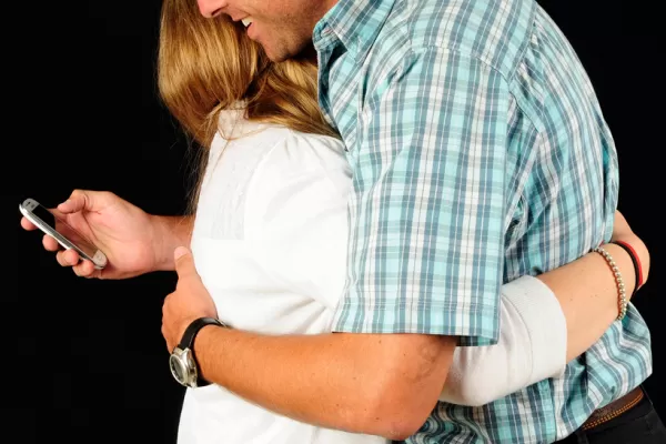 El celular, el tercero en discordia