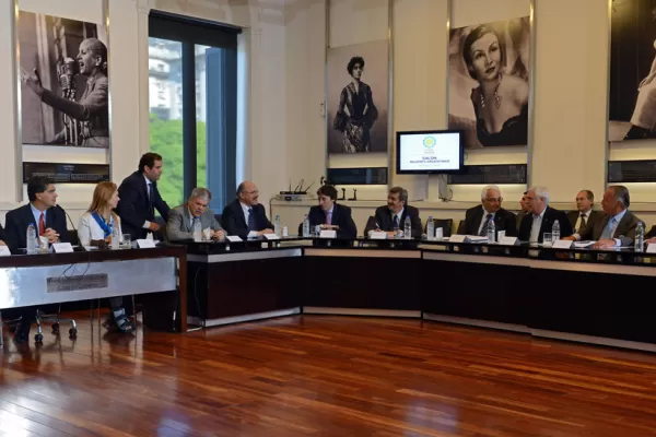 Seis adversarios políticos, seis visiones críticas