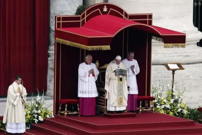 Francisco expuso las reliquias de San Ppedro