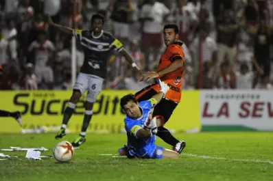 Una noche con pocas luces para San Martín y San Jorge