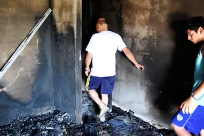 Un incendio probó la solidaridad de los vecinos de Lomas de Tafí