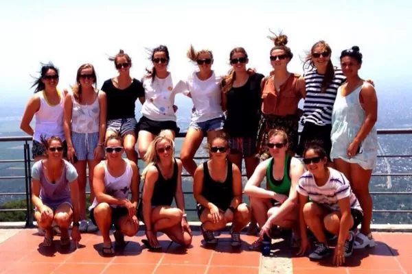 Las chicas de Nueva Zelanda se enamoraron del cerro San Javier