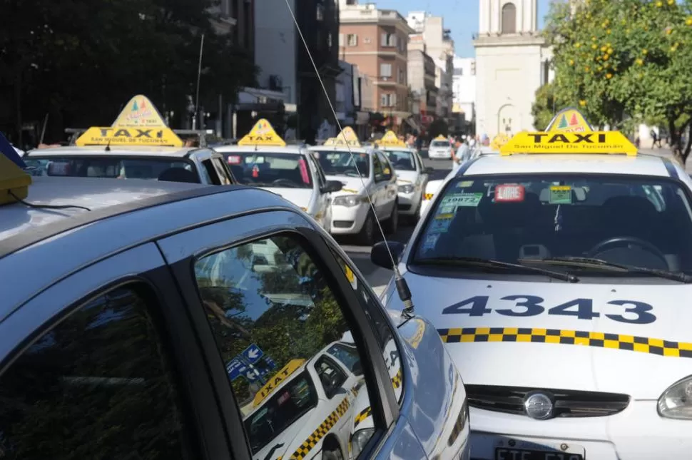 INSUFICIENTES. Taxistas aducen que los costos del servicio se incrementaron. LA GACETA / FOTO DE ANTONIO FERRONI