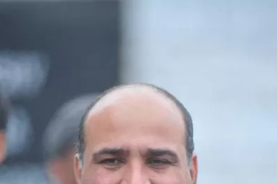 Manzur llega y anuncia que seguirá como ministro