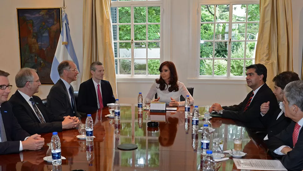 AHORA, DE BLANCO. La presidenta, Cristina Fernández, dejó de lado sus ropas negras. FOTO TOMADA DE FACEBOOK