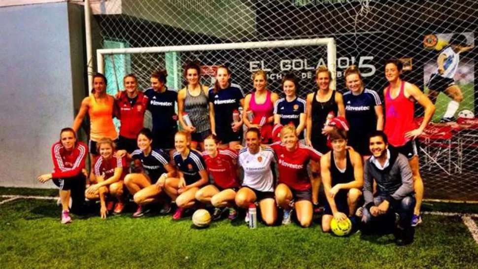  With a picture of Diego behind. English team trained at a football 5 field.  TWITTER (@ALEXDANSON15)