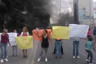 Familiares de un niño asesinado cortaron el puente Lucas Córdoba