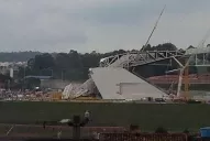 Cayó el techo de un estadio en Brasil y mató al menos a tres obreros