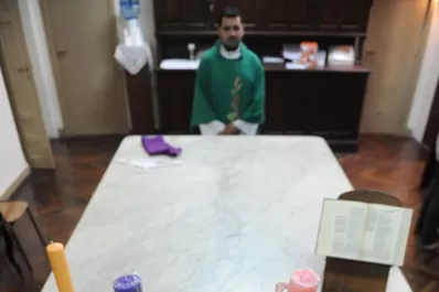 Te explicamos el paso a paso para armar la corona navideña