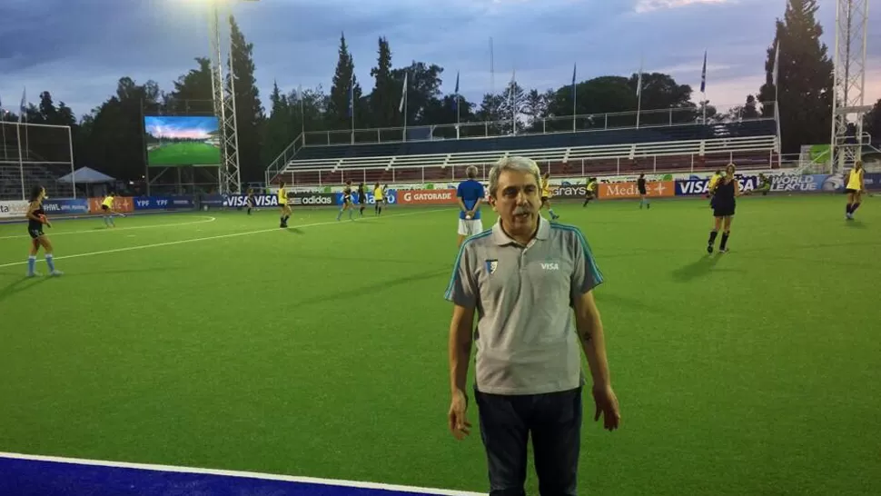 RECORRIDO. Fernández se mostró distendido y satisfecho por cómo quedó el estadio.  FOTO TOMADA DE TWITTER / @TUCUMANTURISMO