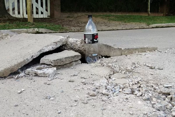 El calor hizo explotar el pavimento