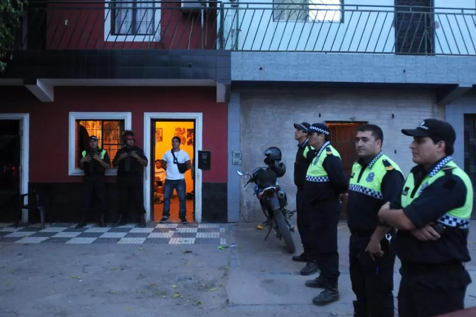 ORGANIZACIÓN. En Octubre, la Policía Federal allanó una vivienda en San Luis al 1.600, en ese lugar El Garra (otro imputado) coordinaba la venta. LA GACETA / FOTO DE INéS QUINTEROS ORIO 
