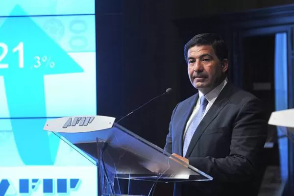 La AFIP incrementó el recargo a los consumos en el exterior y lo llevó al 35%