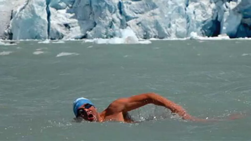 HELADO. Ola nada en el lago Perito Moreno, con una temperatura de 4°. FOTO TOMADA DEL FACEBOOK DE UNIR EL MUNDO: 