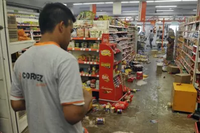 Córdoba: Se extienden los saqueos en supermercados y comercios en medio de una protesta policial