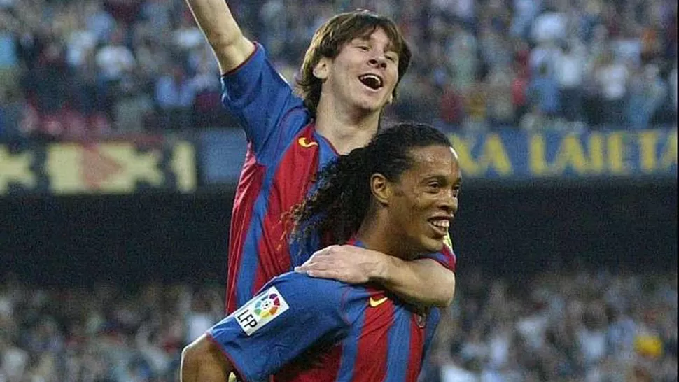 COMPAÑEROS. Messi se hizo muy amigo de Ronaldinho en el Barcelona. FOTO TOMADA DE CLARIN.COM