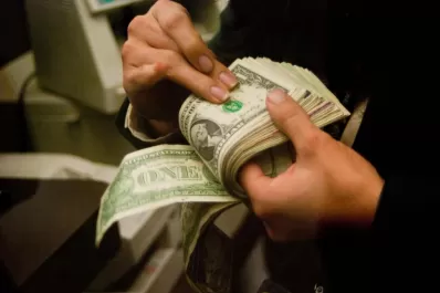 La pizarra del dólar suma cotizaciones
