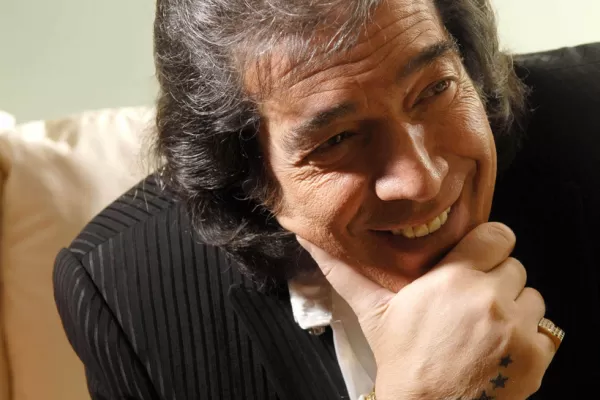 Cacho Castaña: El desamor inspira; un poeta escribe cuando se va la mujer