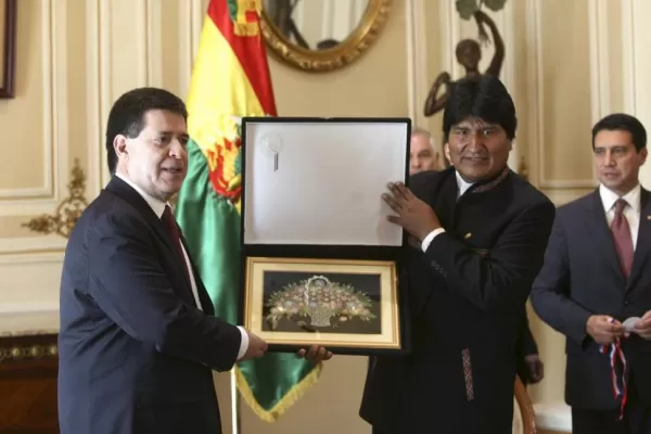 Evo y Cartes se comprometen a luchar en contra del narcotráfico