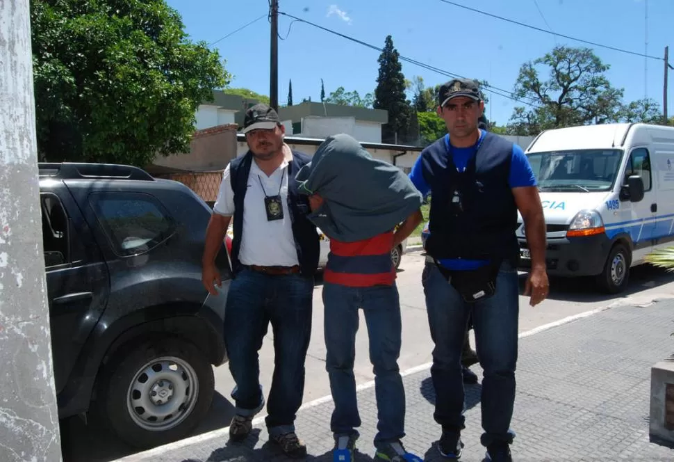 PRESO. Los policías que buscaron a Orellana llegaron ayer a Tucumán. foto gentileza / gladys tebez