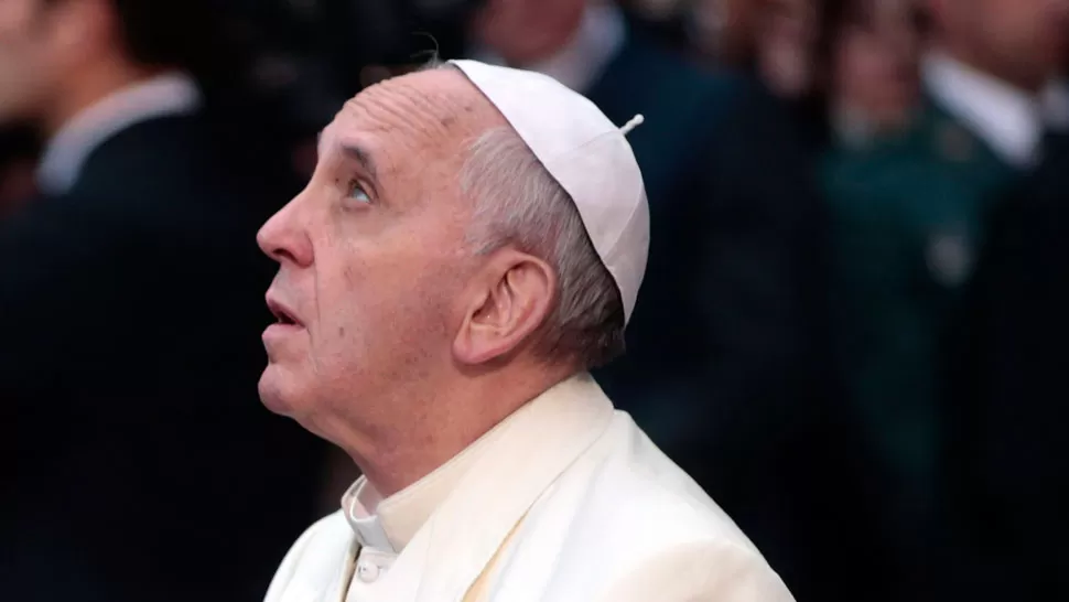 ATENTO. A pesar de la distancia, el Papa se muestra al tanto de los conflictos que ocurren en Argentina. REUTERS