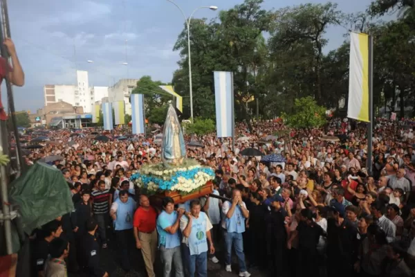 Caminaron toda la noche para ir a cantarle a María