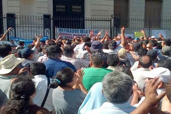 Se suman a la protesta policías de Jujuy