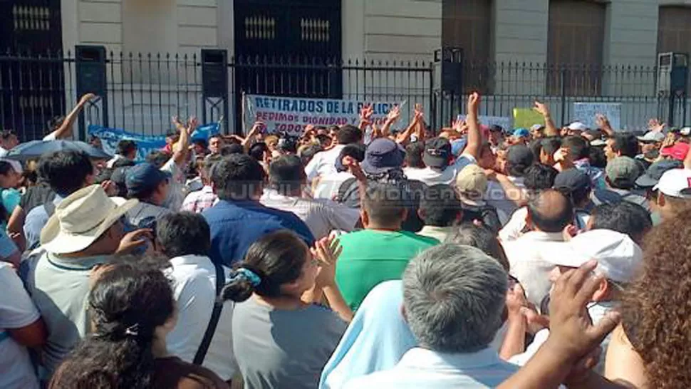 AUMENTO. Los policías de Jujuy piden ganar 10.000 pesos. FOTO TOMADA DE JUJUYALDIA.COM