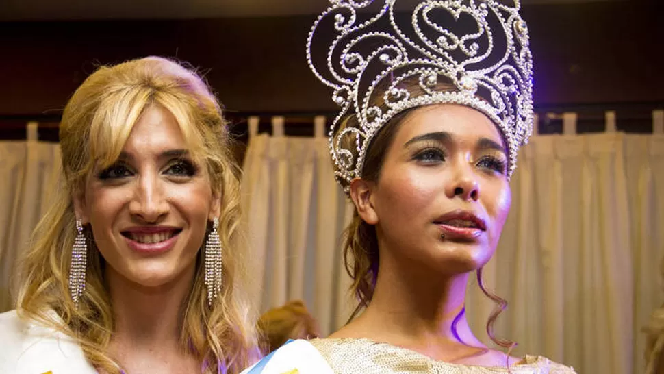 REINAS. Jazmín Martínez (derecha) elegida Miss Trans Argentina y Nicol González Beamonte, Miss Simpatía. GENTILEZA CECILIA FARÍAS