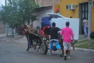 Con palos y armas, empleados de decenas de comercios intentaron en vano frenar los ataques