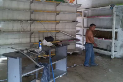 Un grupo de saqueadores vacía el Chango Más de la Banda del Río Salí