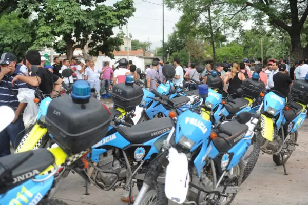 Alperovich promulgó el aumento a policías y los denuncia por sedición ante la Justicia