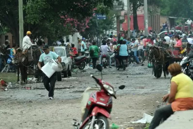 Nos tiroteamos con los saqueadores para evitar que entren, relató el presidente del Mercofrut