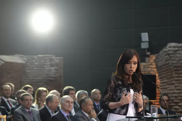 La Presidenta reivindicó la democracia ante los violentos