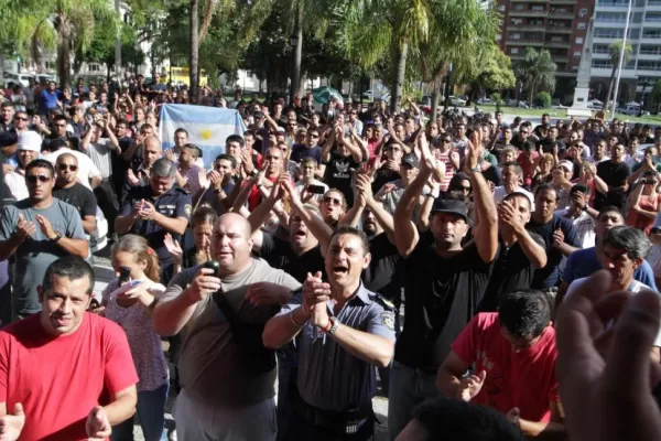 Con 10 muertos en el país y múltiples saqueos, en seis provincias aún persiste el conflicto policial