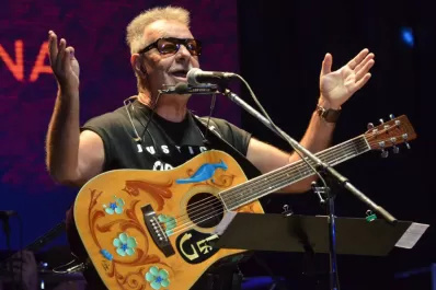 Fuerte repudio a León Gieco por haber cantado mientras moría gente en Tucumán