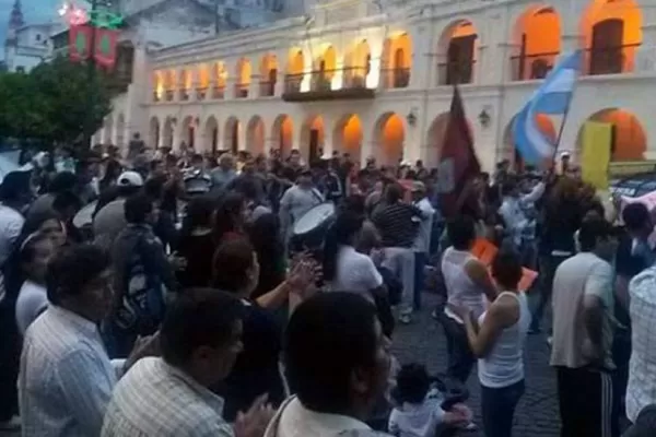 Queremos trabajar, reclaman comerciantes de Salta a la policía