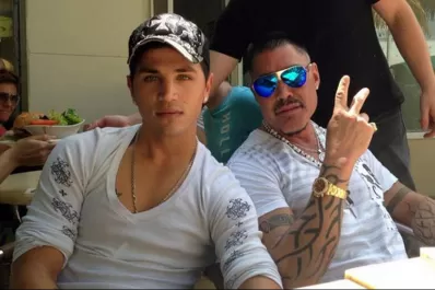 El último novio de Fort está en la ruina y debe salir a trabajar