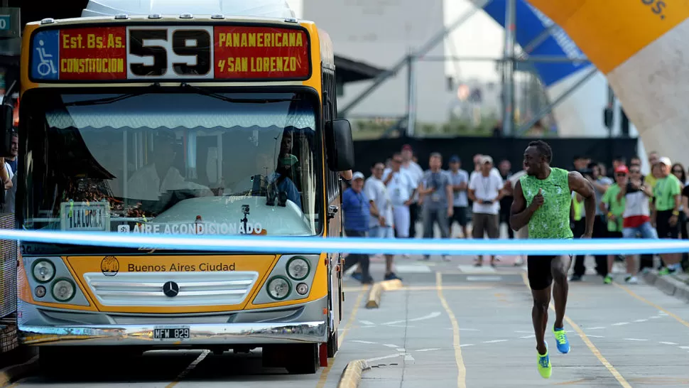 A TODO O NADA. Bolt contra el Metrobus. REUTERS