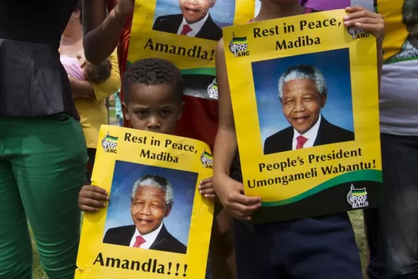 Los restos de Mandela llegan a su última morada