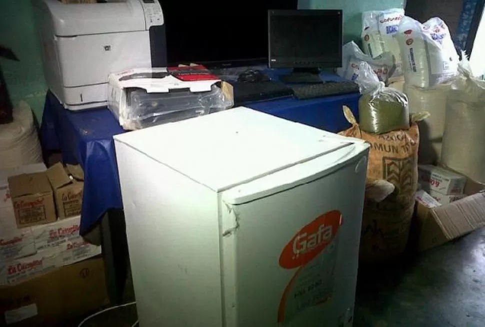 PESQUISA. Un freezer, una impresora y bolsas con bienes fueron recuperados. prnsa y difusión 