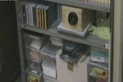 Entra a robar, encuentra pornografía infantil y denuncia al pedófilo