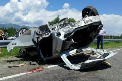 Un auto volcó en la ruta 9