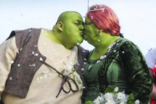 Se casaron disfrazados de Shrek y Fiona