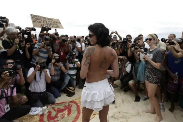 Las brasileñas exigen legalización del topless