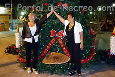 Catamarca celebra la Navidad con un arbolito hecho de 7.000 botellas