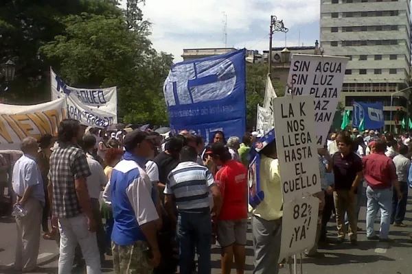 Cortaron todos los accesos a la plaza Independencia