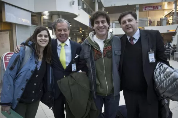 Regresan al país los ambientalistas liberados en Rusia